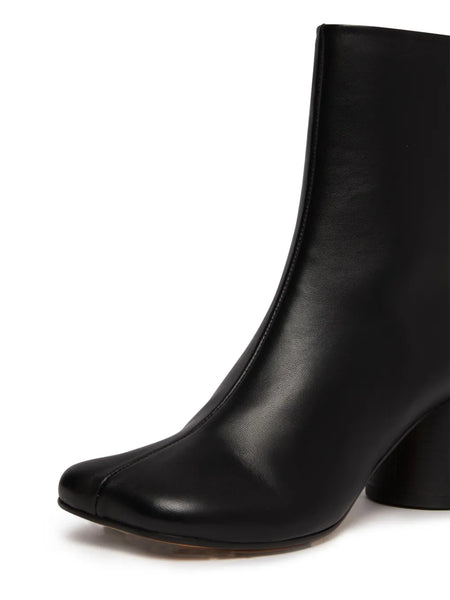 Anatomic ankle boots