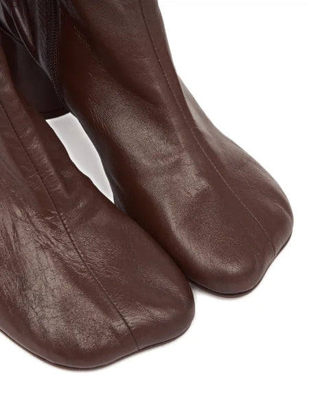Anatomic ankle boots