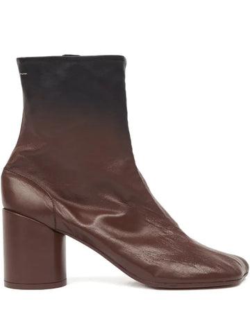 Anatomic ankle boots